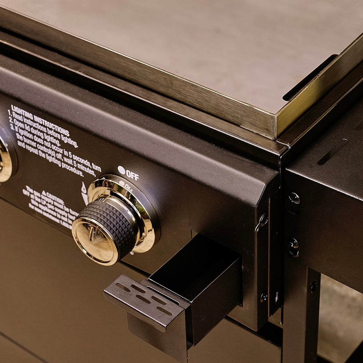 Black Uniflame Combo 5-Burner Propane Gas Grill & Griddle