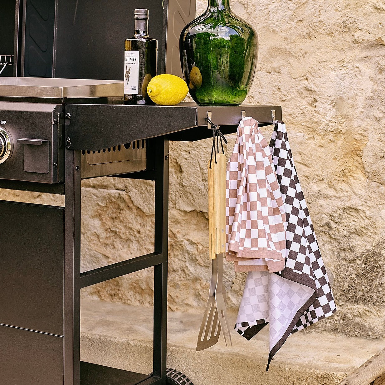 Black Uniflame Combo 5-Burner Propane Gas Grill & Griddle