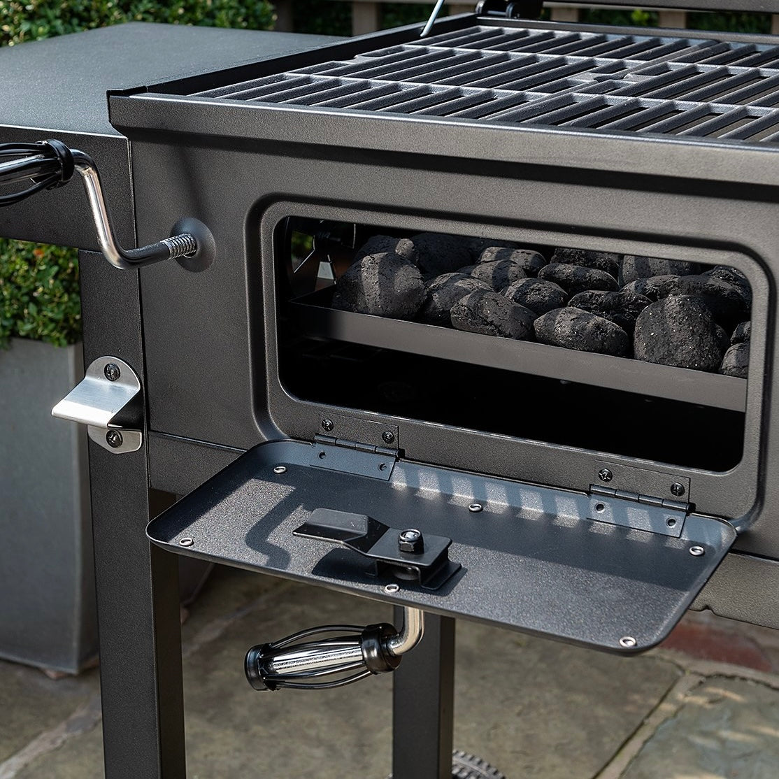 UniFlame Classic Big American Gas / Charcoal 3B Grill